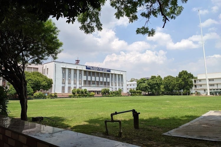Campus 8